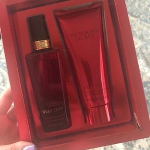 Victoria Secret Very Sexy Mist & Lotion Set